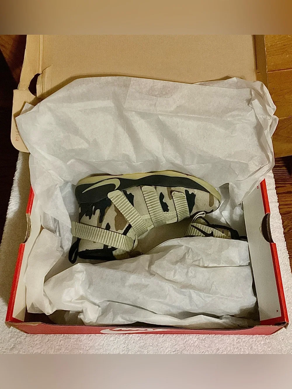 THESE ALMOST BRAND NEW (Nike Zoom LeBron Soldier 11) sneakers in a 